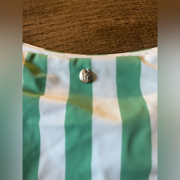 XS Brand New VS bikini bottoms - Picture 3 of 4